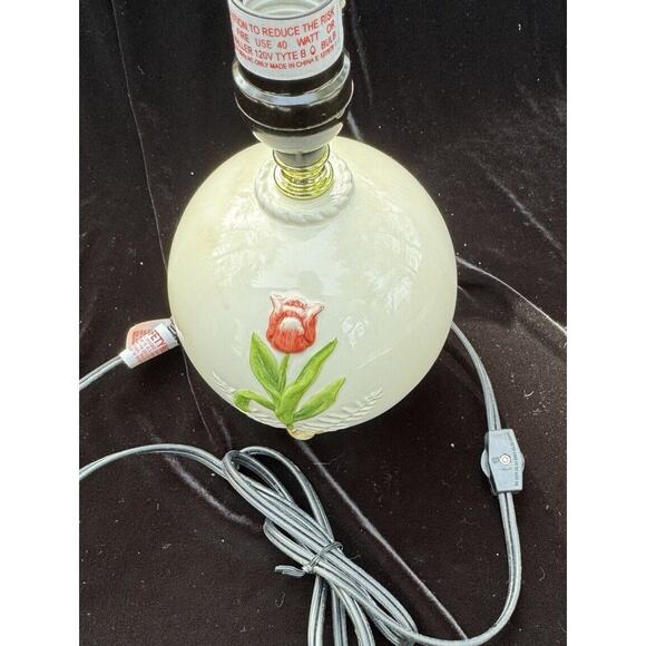 MWW Market Manual Woodworkers & Weavers Botanical Bulb Tulip Ceramic Lamp￼ - Picture 7 of 9
